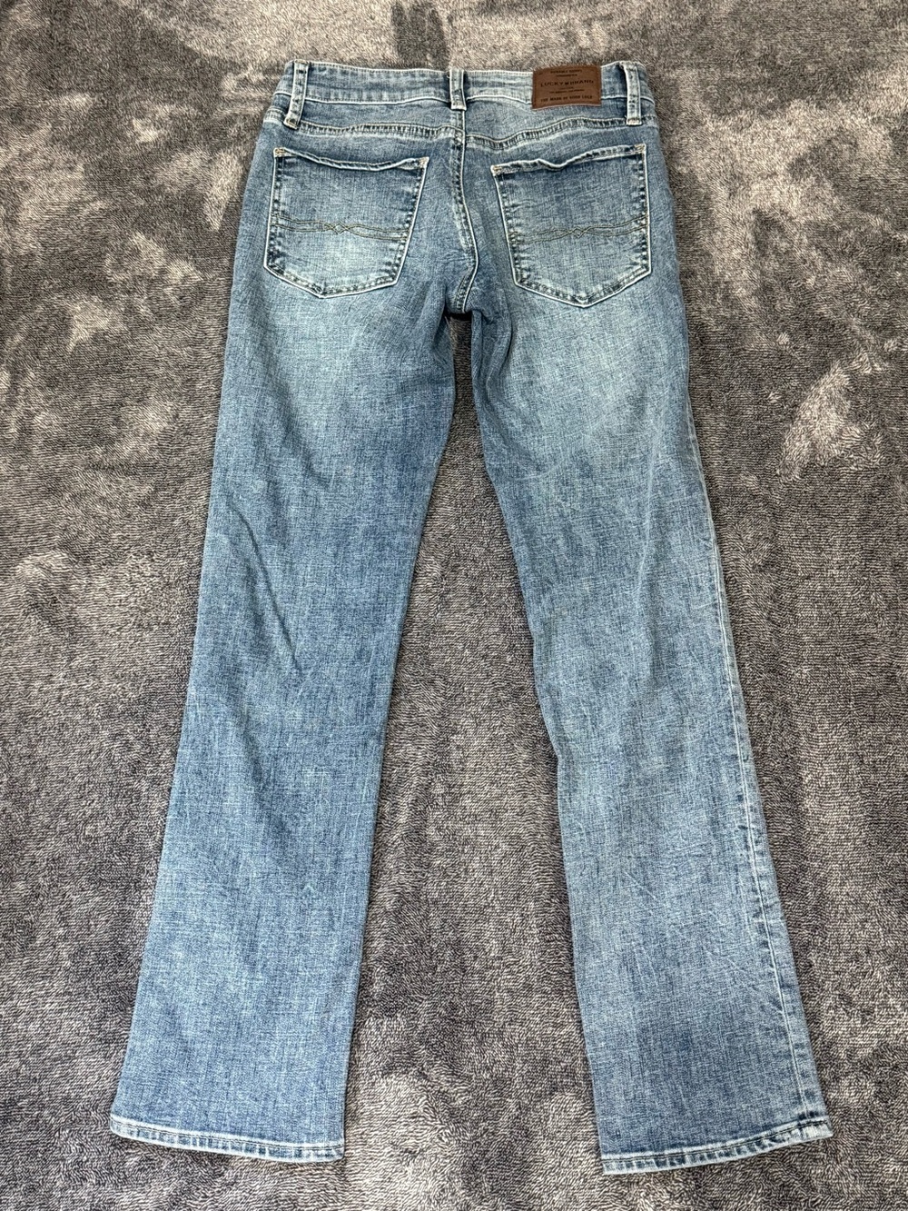 Lucky Brand Sweet Straight Jeans Women’s Size 2/26 Light Wash 28” Inseam - Picture 3 of 7